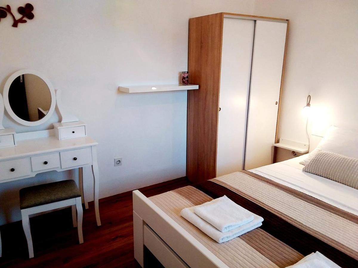 Apartman Tomo Pula Exterior photo