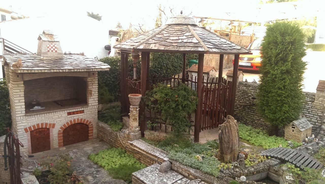 Apartman Tomo Pula Exterior photo